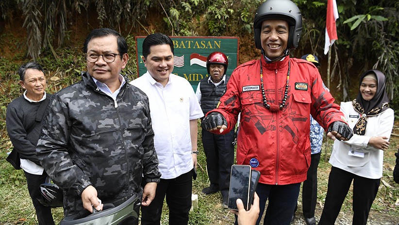 Foto Presiden Jokowi Naik Motor Custom Jajal Jalan Perbatasan Trans Kalimantan - Bagian 2