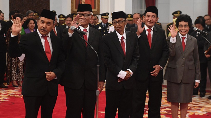 Pose Lima Dewan Pengawas KPK usai Pelantikan - Bagian 1