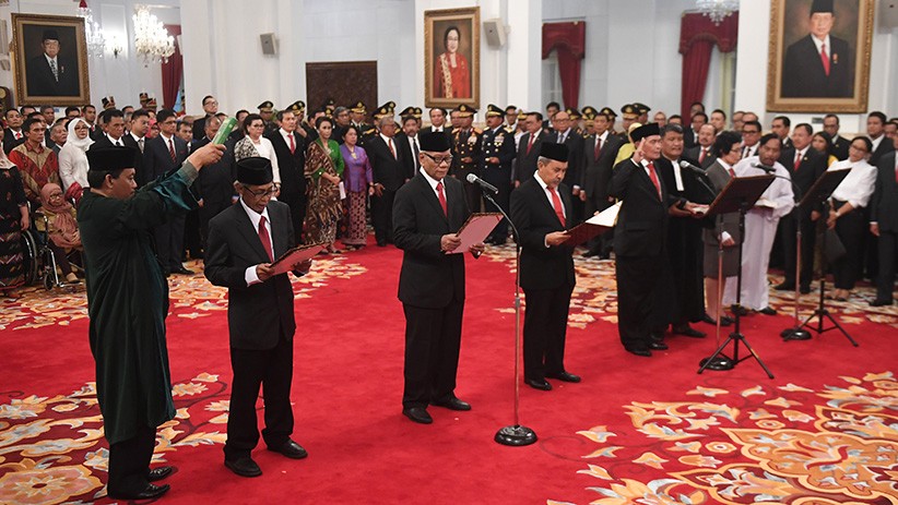 Pose Lima Dewan Pengawas KPK usai Pelantikan - Bagian 2