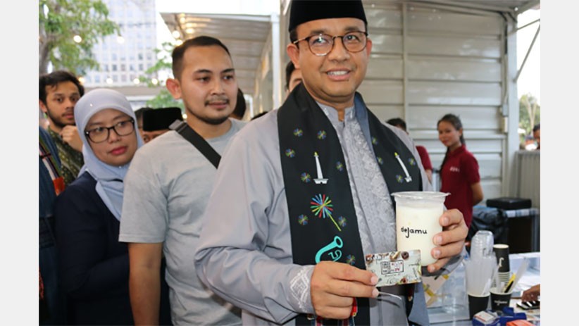 Momen Gubernur Anies Belanja Minuman dengan JakCard Bank DKI - Bagian 1