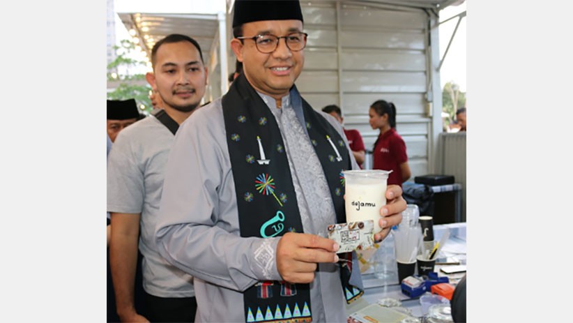 Momen Gubernur Anies Belanja Minuman dengan JakCard Bank DKI - Bagian 2