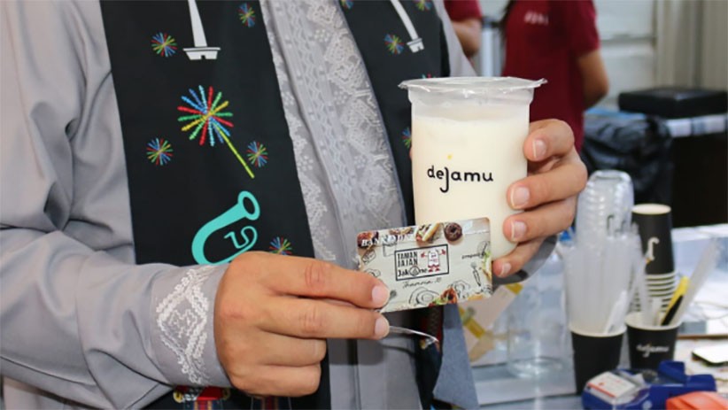 Momen Gubernur Anies Belanja Minuman dengan JakCard Bank DKI - Bagian 3