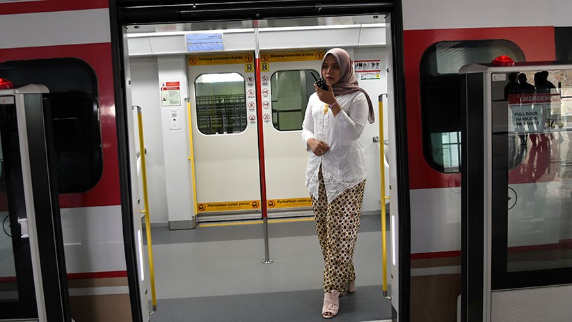 Waktu Operasional LRT Jakarta Ditambah saat Malam Tahun Baru 2020 - Bagian 3