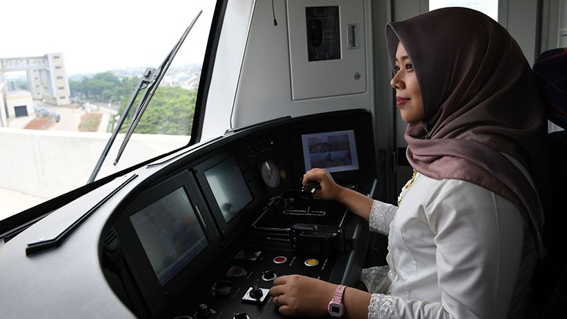 Waktu Operasional LRT Jakarta Ditambah saat Malam Tahun Baru 2020 - Bagian 1