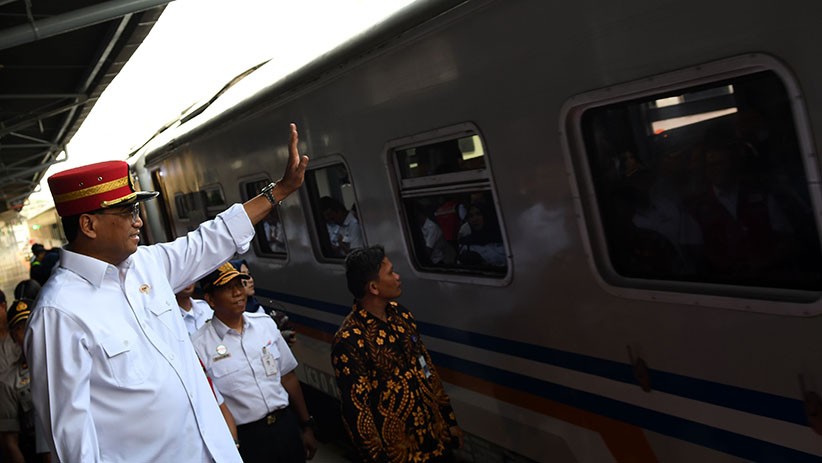 Menhub Tinjau Layanan Angkutan Natal di Stasiun Senen - Bagian 3