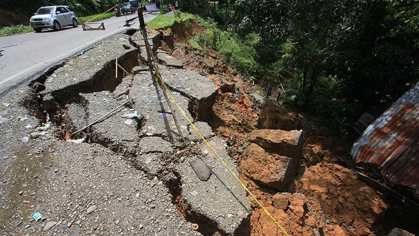 Tanah Bergerak di Limapuluh Kota Sumbar, Jalan dan Rumah Amblas - Bagian 2