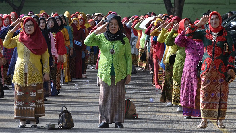 Hari Ibu, 1.200 Perempuan Lampung Pakai Baju Sulam Usus Pecahkan Rekor MURI - Bagian 1