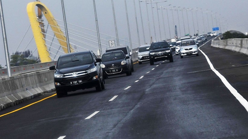 H-2 Natal, Arus Lalu Lintas di Tol Layang Jakarta-Cikampek Ramai Lancar - Bagian 3