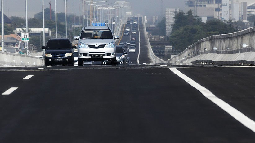 H-2 Natal, Arus Lalu Lintas di Tol Layang Jakarta-Cikampek Ramai Lancar - Bagian 4
