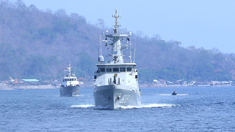 TNI AL Patroli Pengamanan Natal dan Tahun Baru di Perairan Selat Bali - Bagian 3
