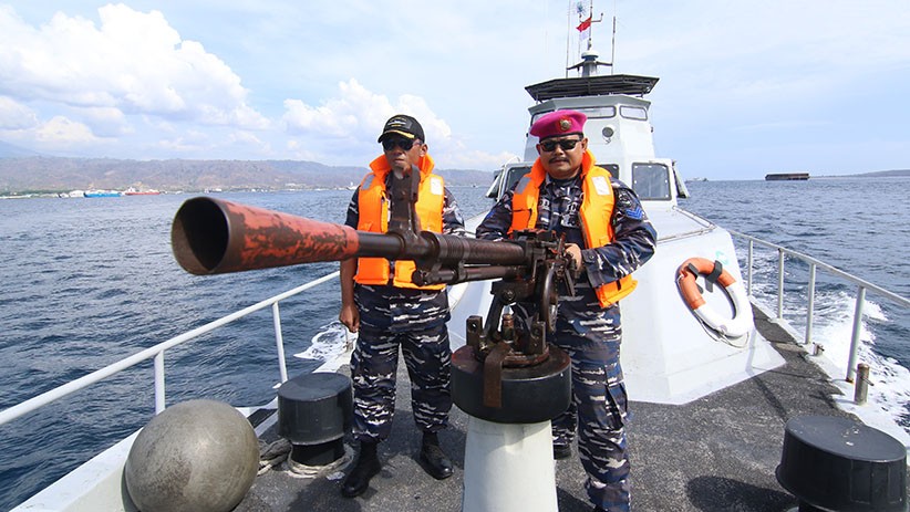 TNI AL Patroli Pengamanan Natal dan Tahun Baru di Perairan Selat Bali - Bagian 2