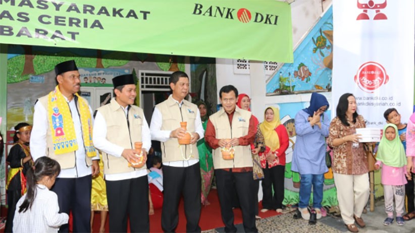 Buka Taman Bacaan Masyarakat, Bank DKI Serahkan Buku dan Komputer - Bagian 1