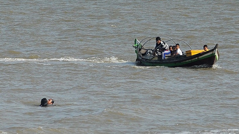 Foto-Foto Dramatis Evakuasi Korban Kapal Tenggelam di Peraian Kuala Tungkal - Bagian 2