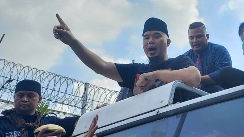 Ahmad Dhani Diarak bersama Al dan El usai Bebas dari Penjara - Bagian 2