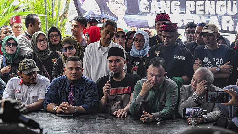 Bebas dari Penjara, Ahmad Dhani Potong Tumpeng di Kediaman - Bagian 3