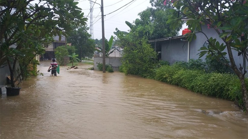 Tembok Pembatas Jebol, Perumahan Nuansa Asri Cinangka Terendam Banjir - Bagian 2
