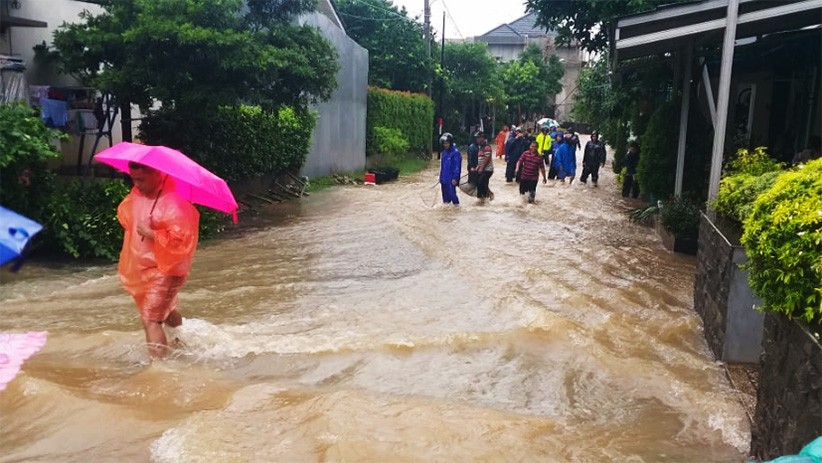 Tembok Pembatas Jebol, Perumahan Nuansa Asri Cinangka Terendam Banjir - Bagian 3