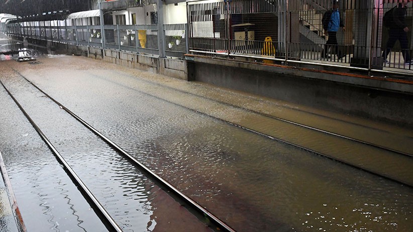 Banjir Jakarta, Pelayanan Rute KRL Commuter Line Jabodetabek Terganggu - Bagian 3