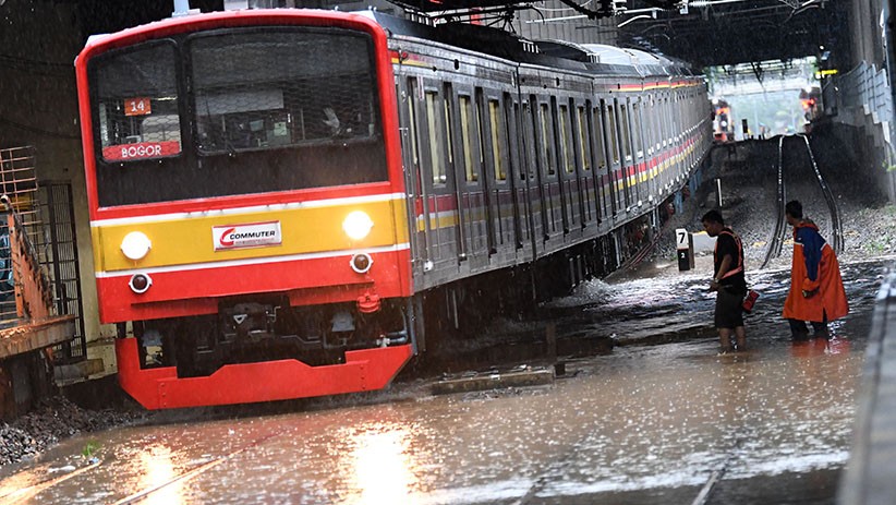 Banjir Jakarta, Pelayanan Rute KRL Commuter Line Jabodetabek Terganggu - Bagian 1