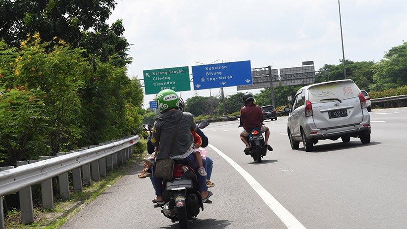 Hindari Banjir, Sepeda Motor Diperbolehkan Masuk Jalan Tol Kebon Jeruk - Bagian 1