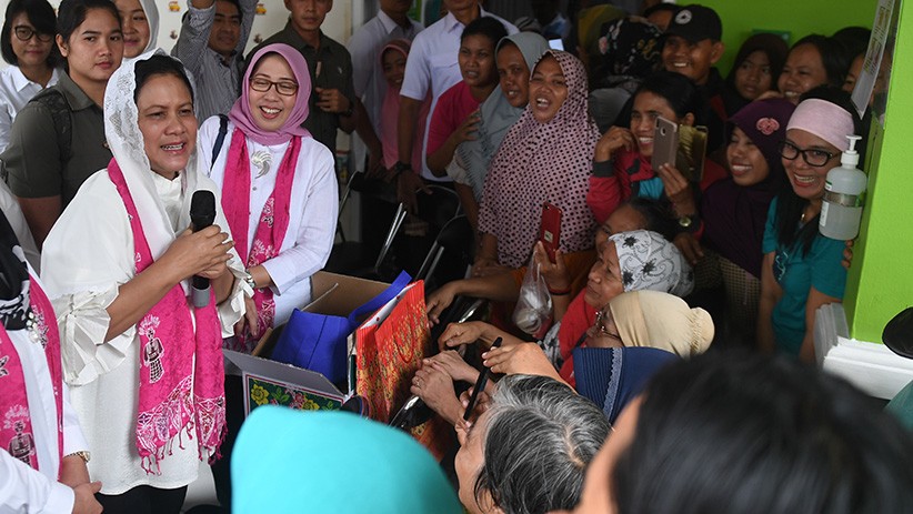 Iriana Jokowi Kunjungi Korban Banjir di Tangerang - Bagian 3