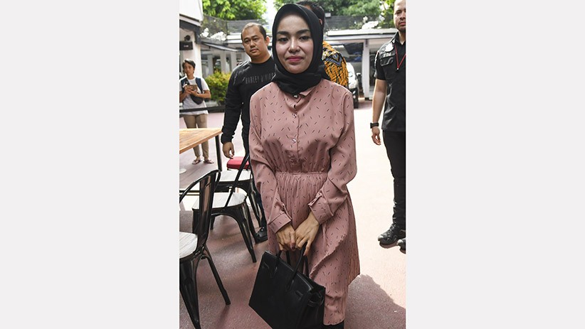 Positif Narkoba, Medina Zein Masuk Rehabilitasi - Bagian 3