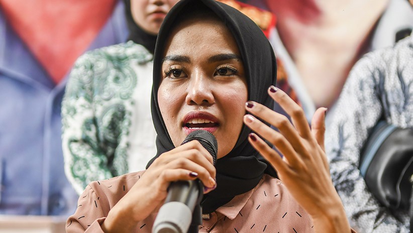 Positif Narkoba, Medina Zein Masuk Rehabilitasi - Bagian 1