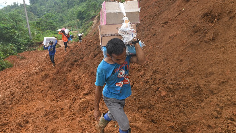 Ribuan Warga Sukajaya Bogor Terisolir akibat Longsor dan Banjir Bandang - Bagian 4