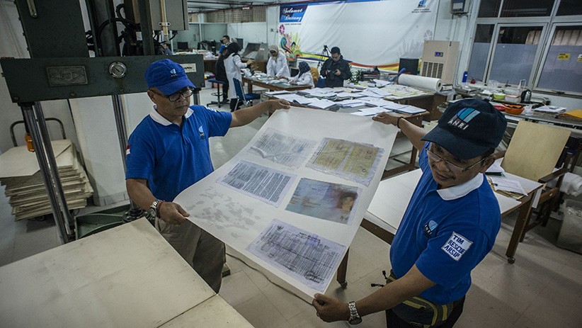 Begini Cara Petugas ANRI Merestorasi Arsip Keluarga Korban Banjir - Bagian 3