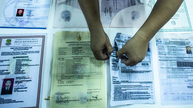 Begini Cara Petugas ANRI Merestorasi Arsip Keluarga Korban Banjir - Bagian 2