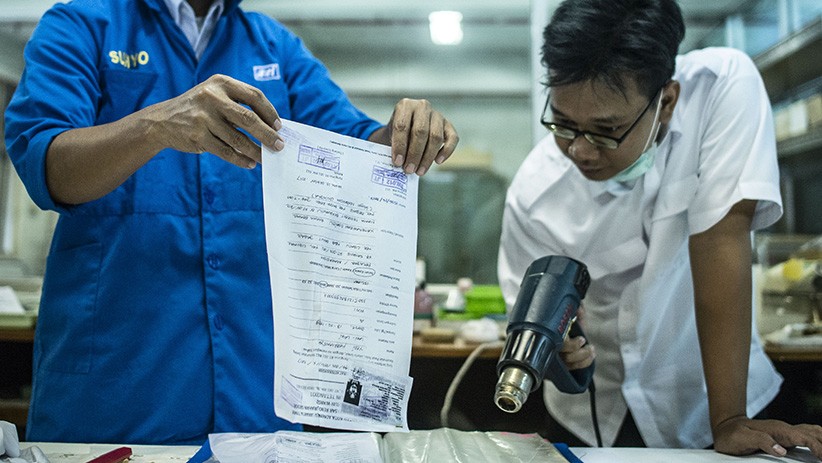 Begini Cara Petugas ANRI Merestorasi Arsip Keluarga Korban Banjir - Bagian 1