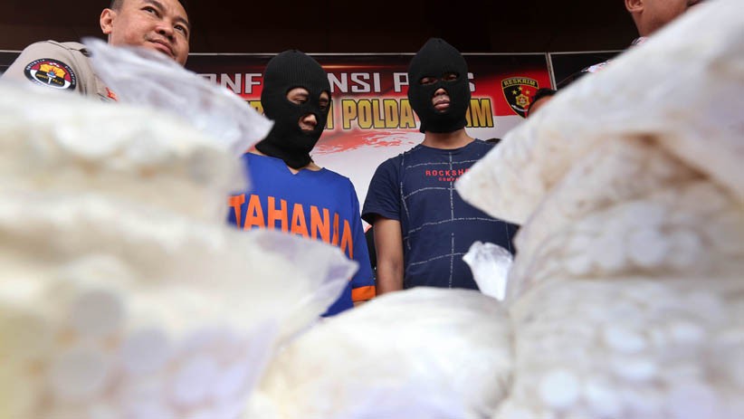 Bandar Narkoba Bawa Senjata Api agar Percaya Diri Jual Pil Double L di Surabaya