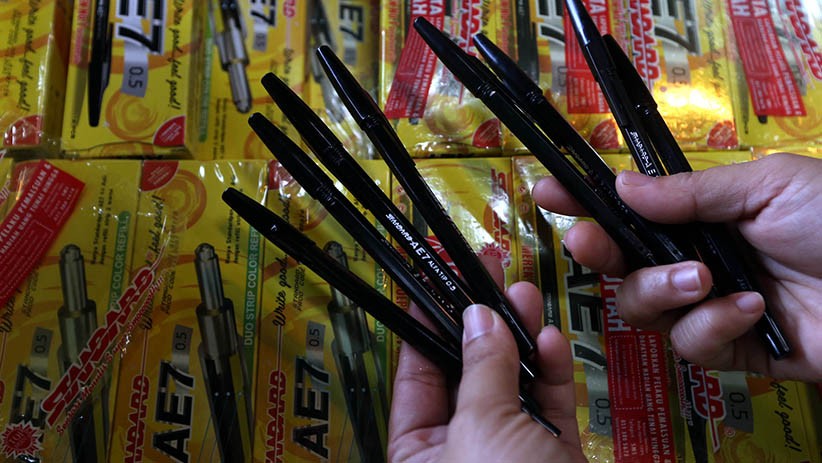 Bea Cukai Bongkar Kasus Impor Pulpen Palsu dari China - Bagian 2