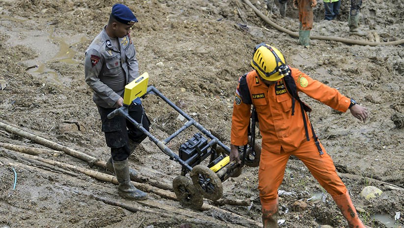 Tim SAR Gunakan Radar Cari Korban Banjir Bandang dan Longsor Sukajaya - Bagian 2