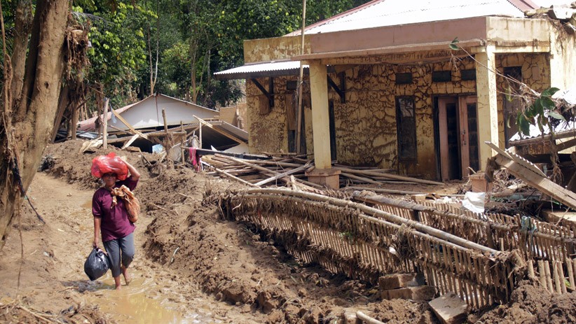 Korban Banjir Bandang Lebak Butuh Alat Berat untuk Angkut Puing dan Lumpur - Bagian 1