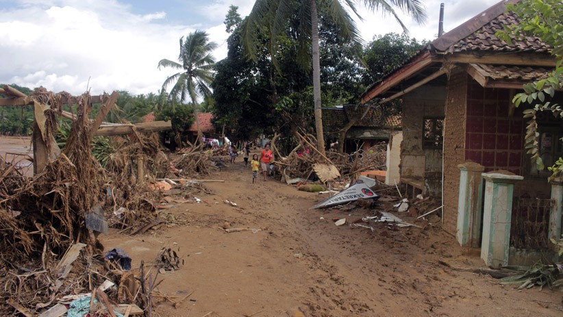 Korban Banjir Bandang Lebak Butuh Alat Berat untuk Angkut Puing dan Lumpur - Bagian 3