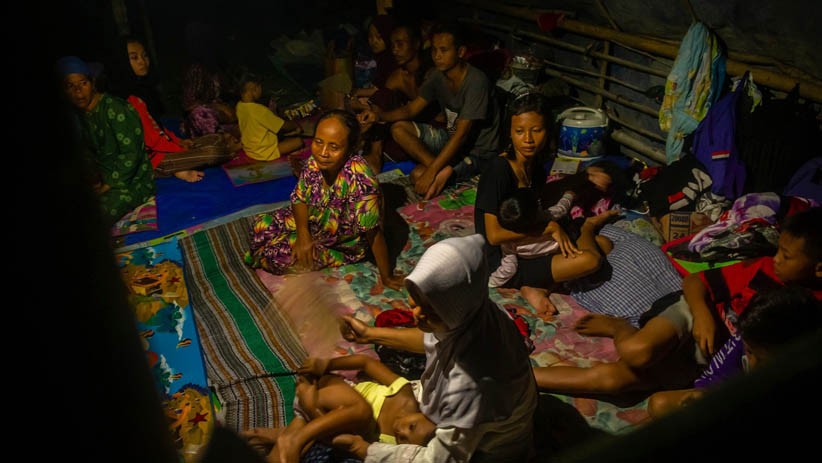 Pengungsi Banjir Demak Bertahan di Atas Tanggul Sungai Tuntang - Bagian 1