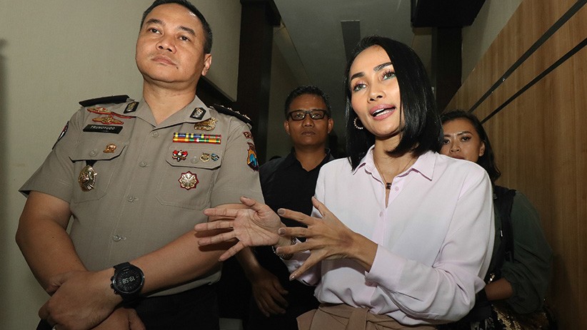 Saksi Kasus Investasi Bodong MeMiles, Penyanyi Eka Deli Diperiksa Polisi 10 Jam - Bagian 1