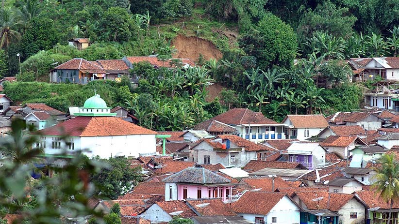 Gubernur Jabar Akan Relokasi 2.000 KK dari Lokasi Longsor Sukajaya Bogor - Bagian 2
