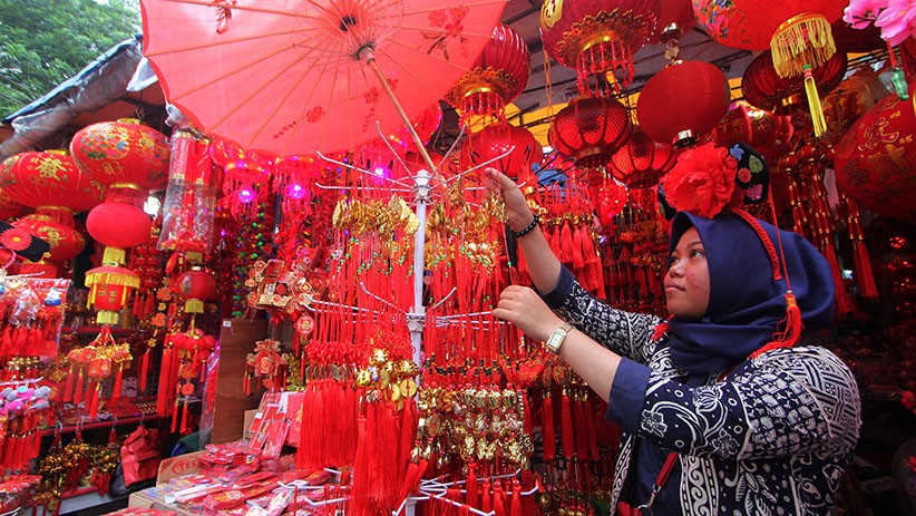 Kawasan Glodok Diwarnai Pernak-pernik Imlek - Bagian 3