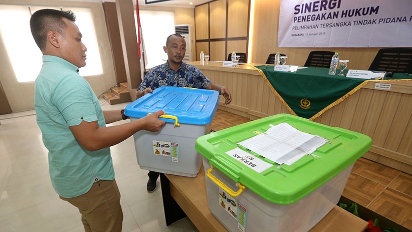 DJP Jatim Serahkan Tersangka Penyelewengan Pajak Miliaran Rupiah ke Kejaksaan - Bagian 2