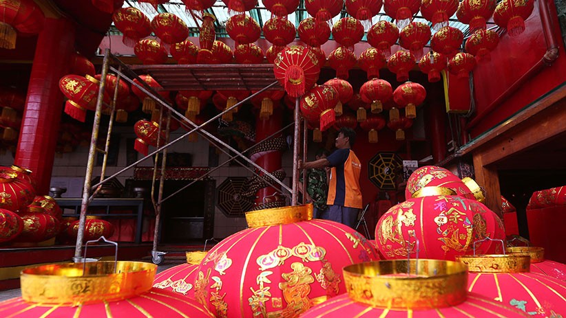 Jelang Imlek, Kelenteng Hian Thian Siang Tee Bio Jakarta Dibersihkan - Bagian 3