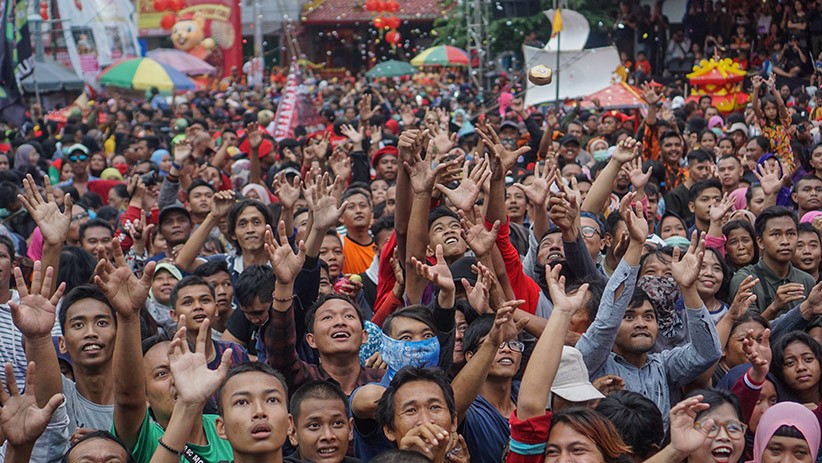Jelang Imlek, Ribuan Warga Ramaikan Grebeg Sudiro 2020 di Solo - Bagian 3