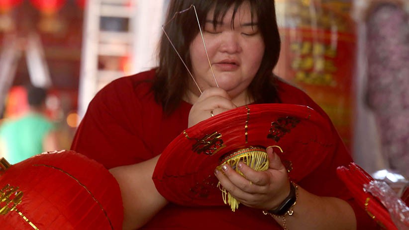 Jelang Imlek, Kelenteng Cokro Surabaya Dihiasi 160 Lampion - Bagian 4