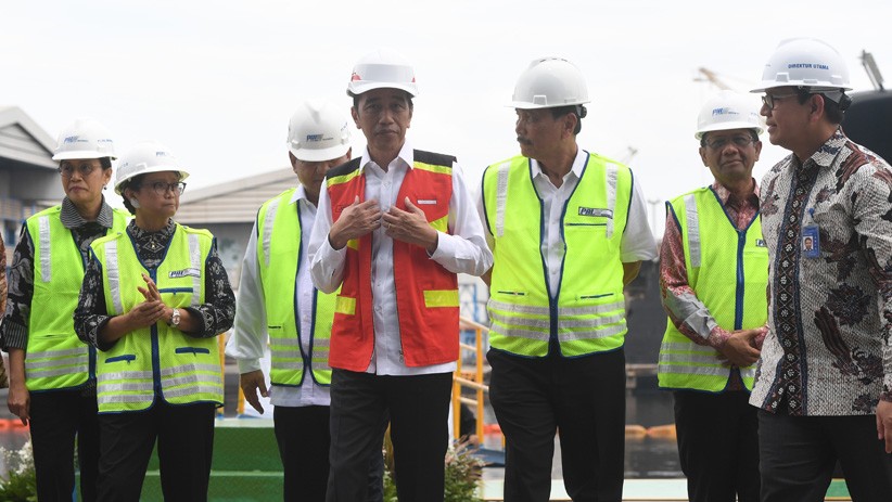 Presiden Jokowi Didampingi Prabowo Tinjau Kapal Selam Buatan PT PAL - Bagian 4
