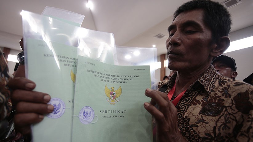 Presiden Jokowi Bagikan 2.000 Sertifikat Tanah kepada Warga Yogyakarta - Bagian 3