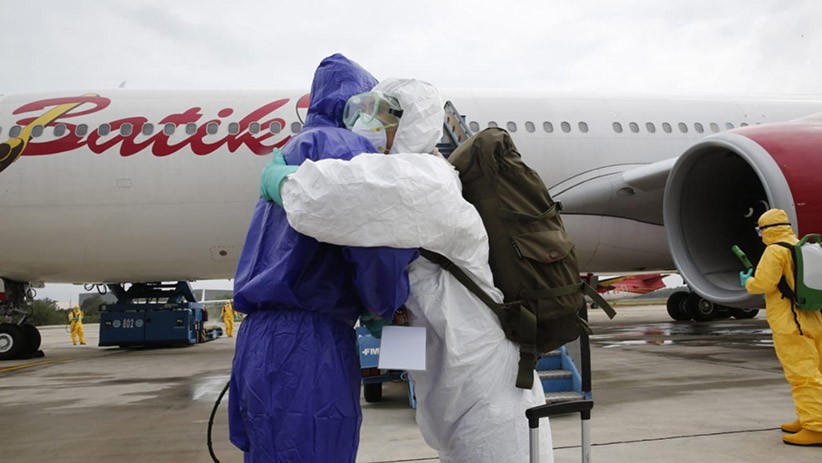 Foto-Foto 238 WNI Disemprot Cairan Disinfektan saat Tiba dari Wuhan China - Bagian 5