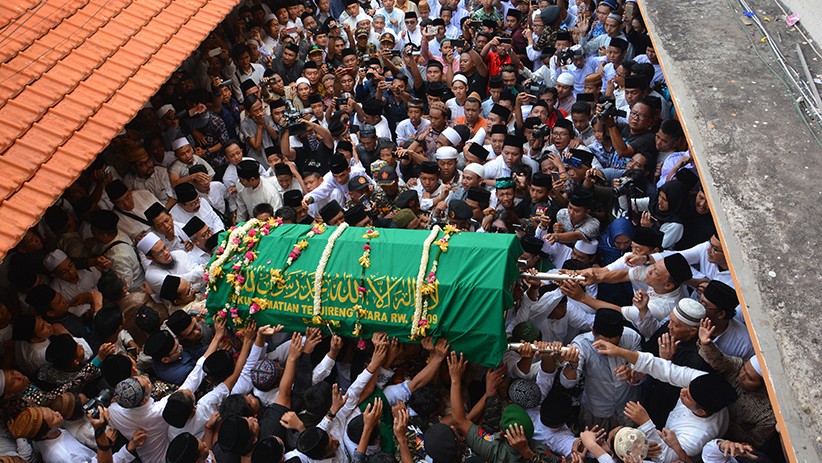 Suksesi Ponpes Tebuireng, Gus Mus dan Isyarat Kepergian Gus Sholah