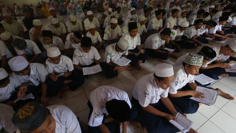 Ratusan Pelajar Surabaya Salat Gaib dan Doa Bersama untuk Gus Sholah - Bagian 3
