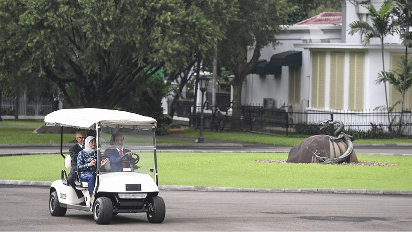 Presiden Jokowi Ajak Presiden Singapura Halimah Yacob Keliling Istana Bogor - Bagian 1